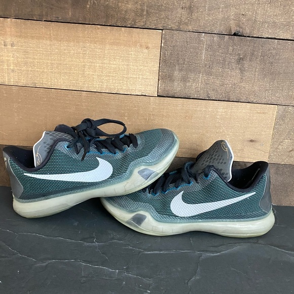 kobe youth basketball shoes